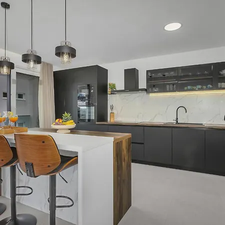 Awesome In With Wifi Nyaraló *