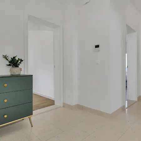 Awesome In With Wifi Nyaraló