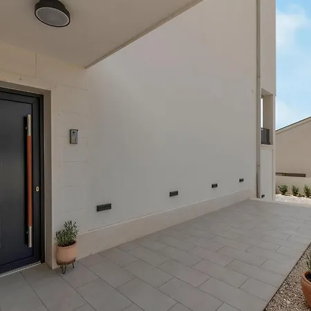 Awesome In With Wifi Nyaraló