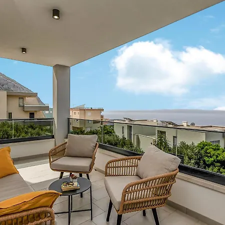 Awesome In With Wifi Nyaraló